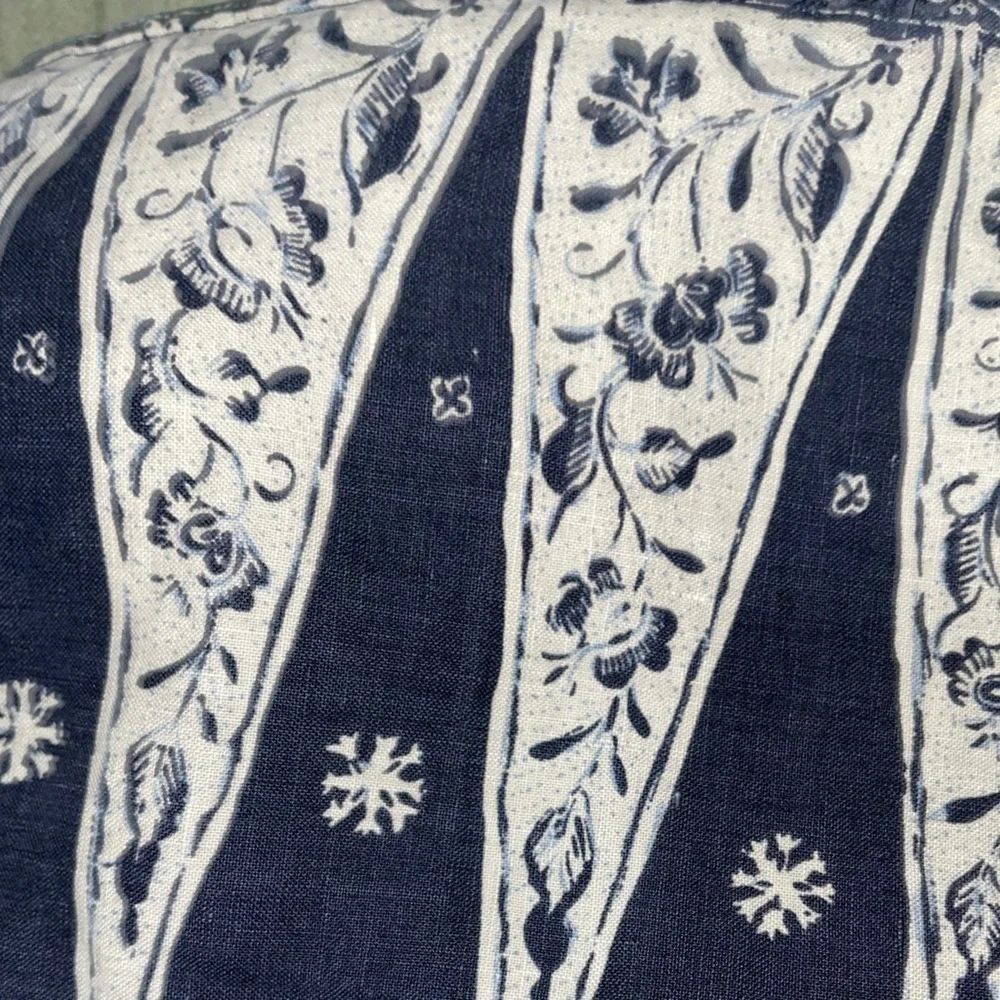Lauren Ralph Lauren Elegant Pure Linen Blue and crème  Floral Tribal Artsy Skirt